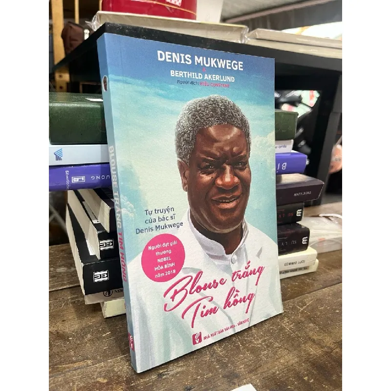 Blouse trắng tim hồng - Denis Mukwege 590689