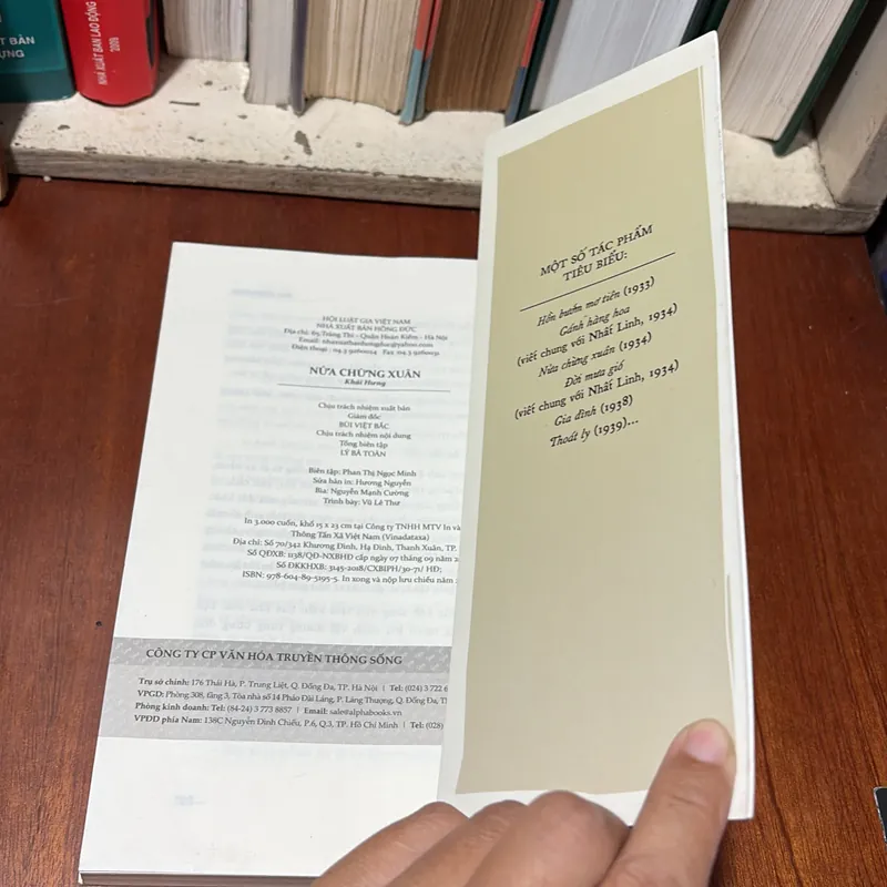II Tủ Sách Khuê Văn _ Tự Lực Văn Đoàn: Nửa Chừng Xuân - Khái Hưng & Đoạn Tuyệt - Nhất Linh 721056
