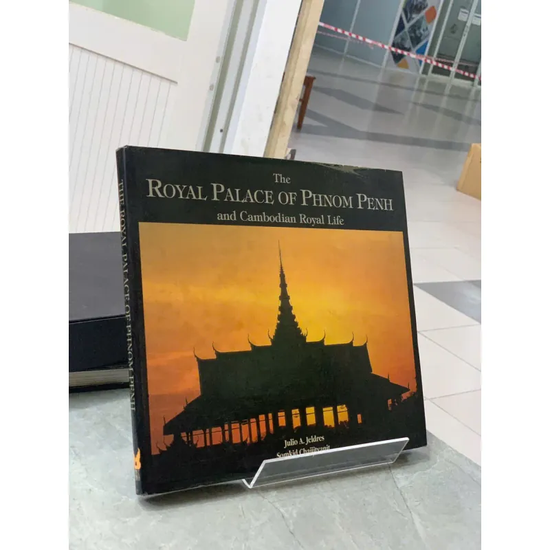 THE ROYAL PALACE OF PHNOM PENH AND CAMBODIAN ROYAL LIFE - JELDRES & CHAIJITVANIT 752189