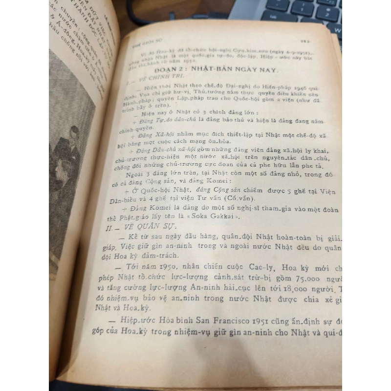 Việt sử văn minh Việt Nam thế giới sử địa lý - Lê Kim Ngân ( lớp mười hai abcd ) 126137