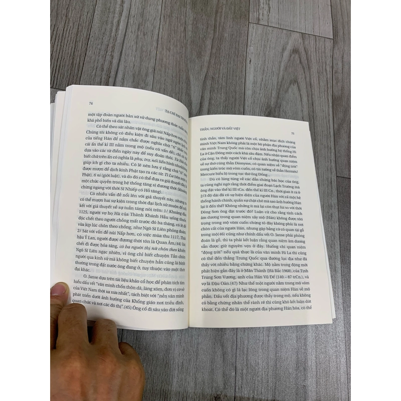 Thần người và đất việt, tạ chí đại tường. 999 475995