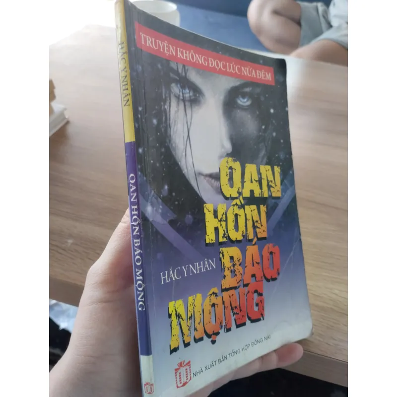 cuốn tiểu thuyết kinh dị Việt Nam. 
Tên sách: Oan Hồn Báo Mộng.
Tác giả: Hắc Y Nhân.
 1032102