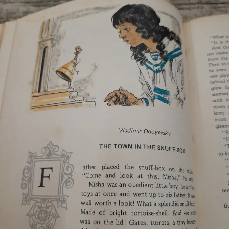 Cổ tích tiếng Anh. On Seashore Far A Green Oak Towers. A book of Tales 730858