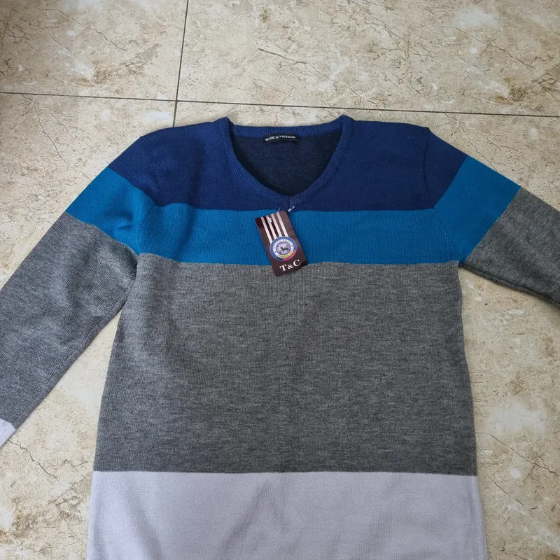 Áo còn tag mới 100% 560559