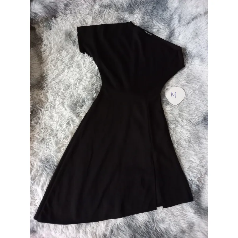 Váy đen lệch vai 687979