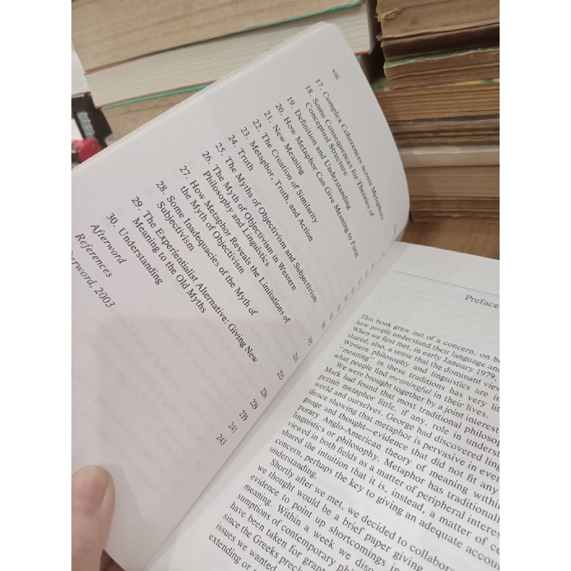 Metaphors we live by - George Lakoff, Mark Johnson 934892