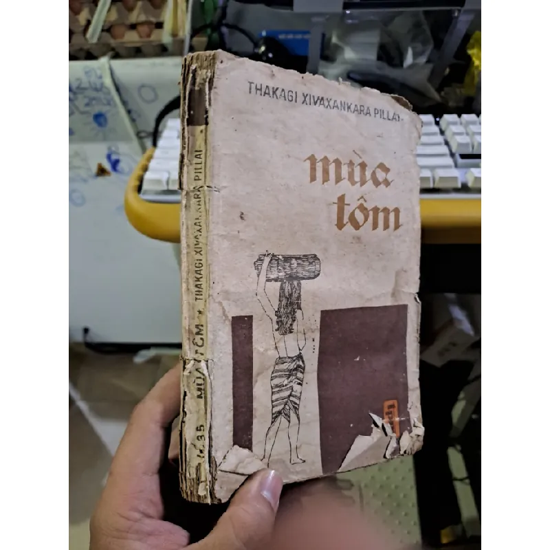 [Sách Cũ SCGR] Mùa tôm tiểu thuyết giải thưởng viện hàn lâm văn học ấn độ 1957 mới 70% ố rách còn đọc được 1985 Văn học nước ngoài HCM1709 680169