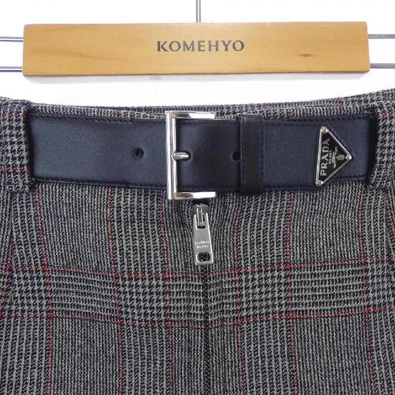 Chân váy logo tam giác PRADA P189VE S231 LJH - Hàng hiệu Authentic 819439