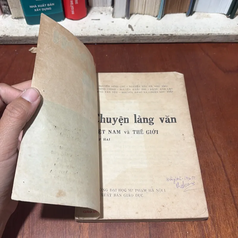 II Văn Học Việt Nam: Chuyện Làng Văn _ Việt Nam Và Thế Giới (2 Tập) - 1987 752314