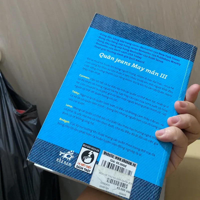 Mùa hè thứ ba của quần Jeans may mắn  - Ann Brashares 970351