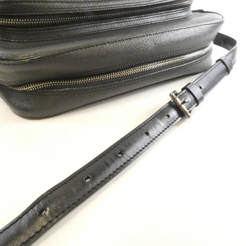 Túi đeo vai Louis Vuitton Taiga Nile - Hàng hiệu Chính hãng 802633