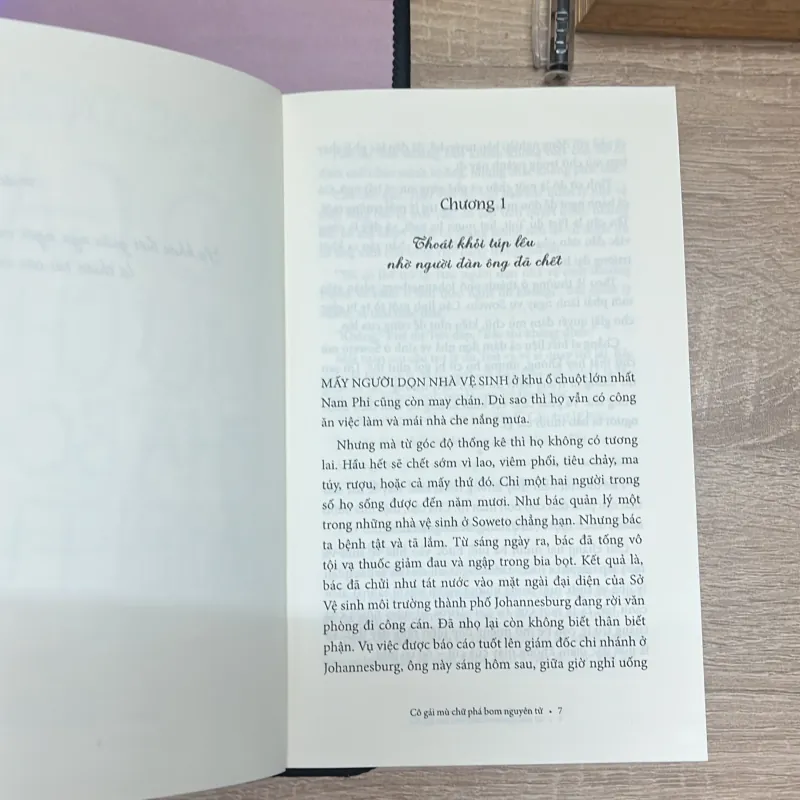 Cô gái mù chữ hái bom nguyên tử 976413