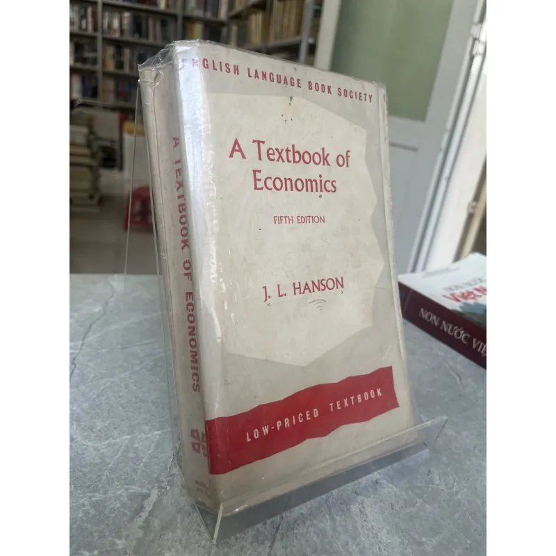 A TEXTBOOK OF ECONOMICS - J.L.HANSON 787456