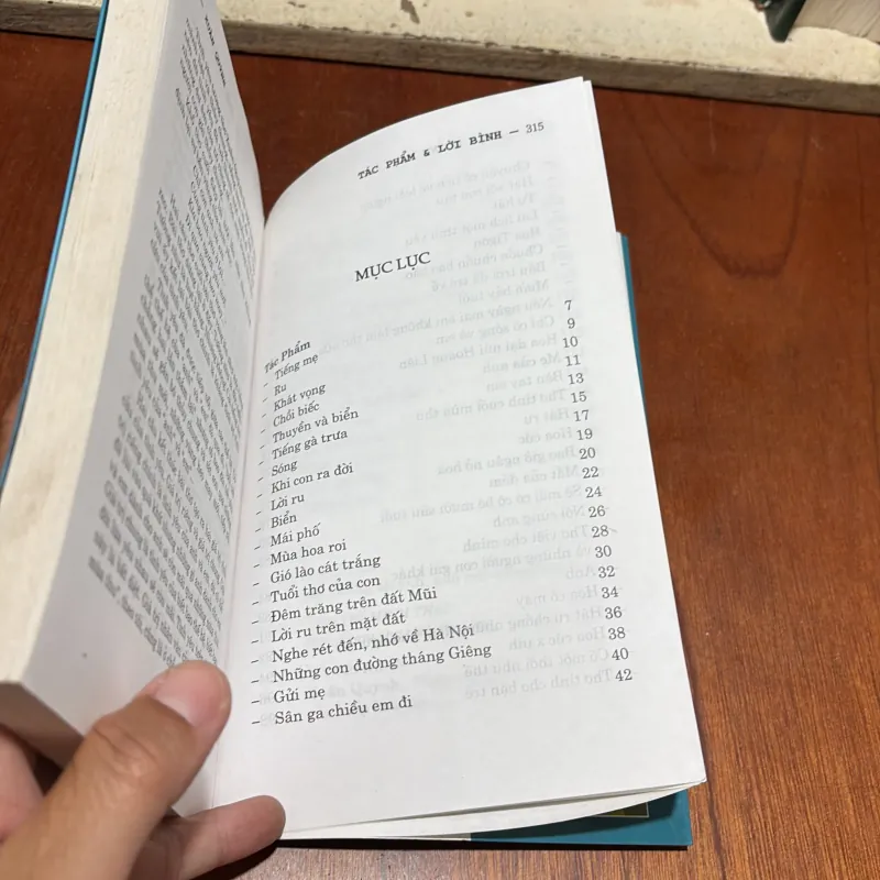 Tác Phẩm Và Lời Bình (Tác Phẩm Văn Học Trong Nhà Trường) - Nguyễn Tuân, Xuân Quỳnh - 2011 907584
