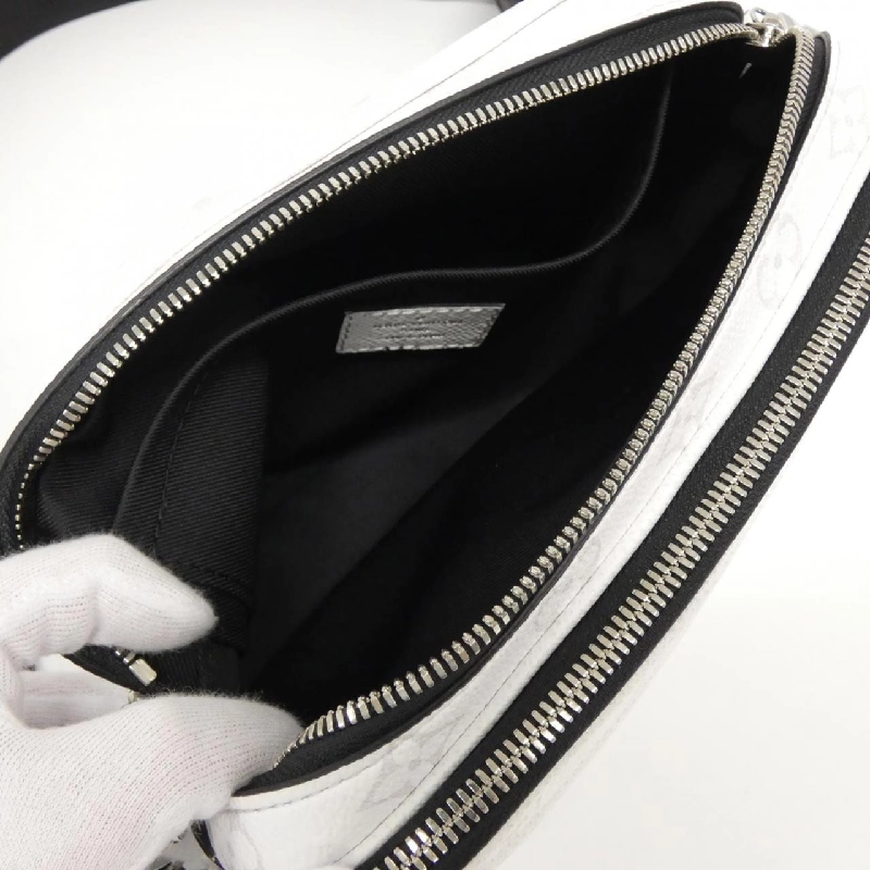 Túi đeo chéo Louis Vuitton Taiga Lama Alpha M31069 613401