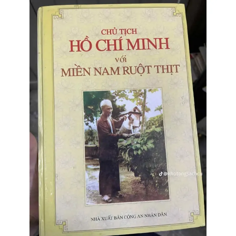 SÁCH CHỦ TỊCH HỒ CHÍ MINH VỚI MIỀN NAM RUỘT THỊT 700739