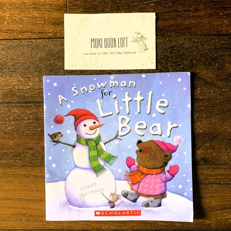 Sách ngoại văn A Snowman for Little Bear, Used, còn miếng cắt dán cuối sách 498067