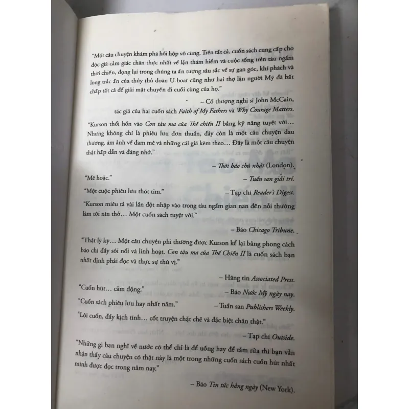 Còn Tàu Ma của Thế Chiến II - Robert Kurson 781308