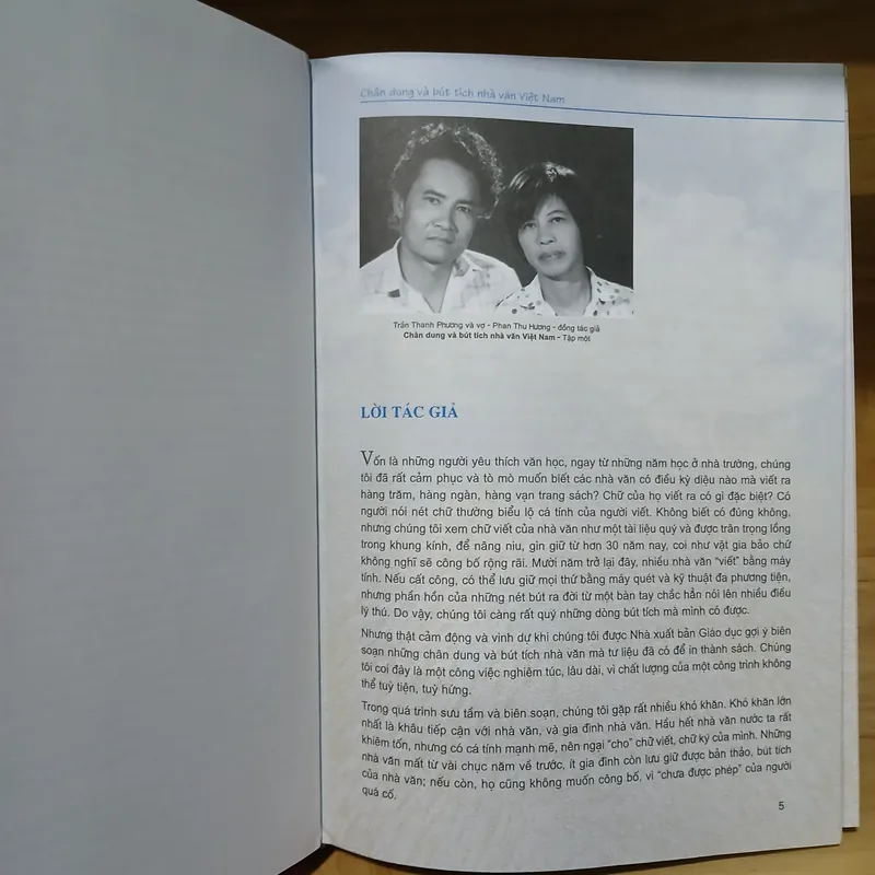Chân Dung & Bút Tích Nhà Văn Việt Nam (Tập 1) 277034