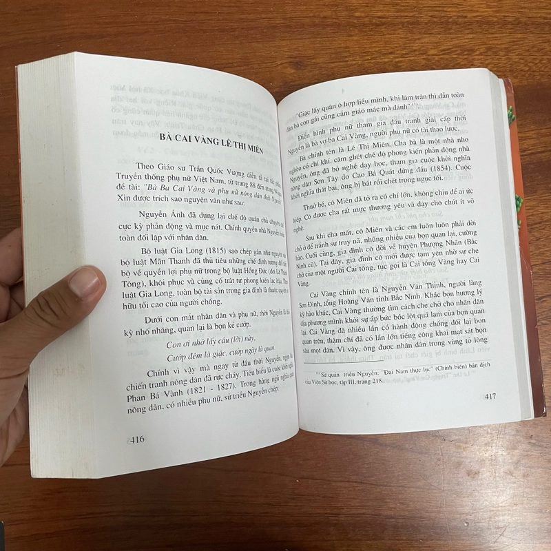 II Tựa sách: Nữ Lưu Đất Việt (Từ Cổ Đại Đến Cận Đại) - Lê Duy Anh, Lê Hoàng Vinh - 2006 485326