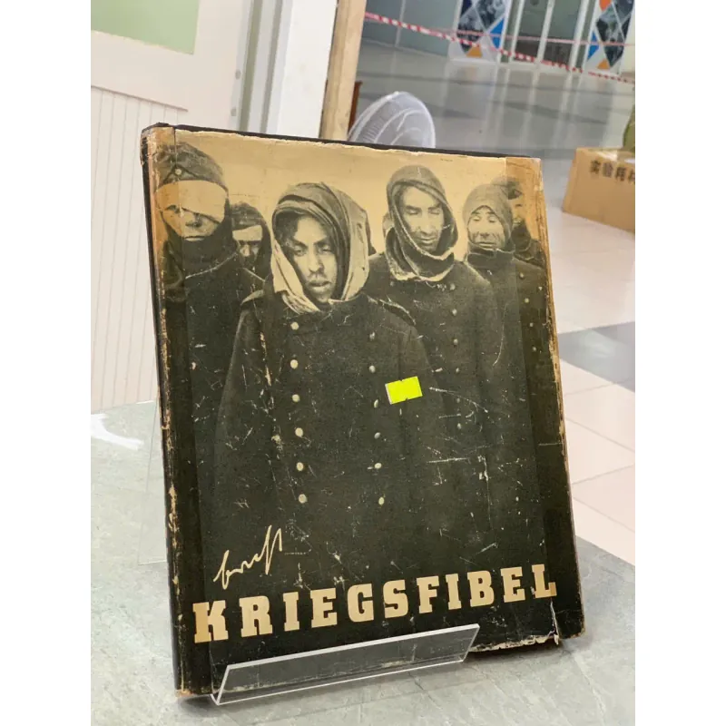 KRIEGSFIBEL (VỠ LÒNG VỀ CHIẾN TRANH) - BERTOLT BRECHT 752262