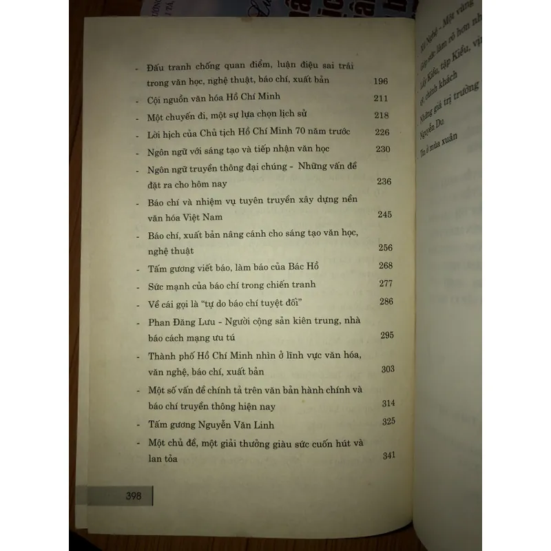 Lý luận văn hoá, văn nghệ Việt Nam - Nền tảng và phát triển 599052