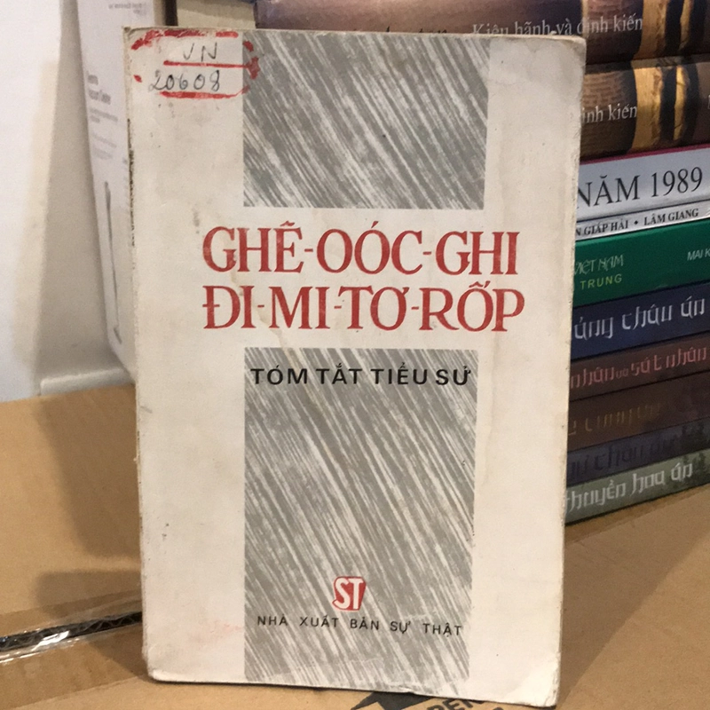 GHÊ-OOC-GHI-ĐI-MI-TƠ-RỐP (Tóm tắt Tiểu sử) 520865