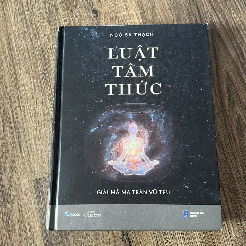 Sách Luật Tâm Thức: Vũ Trụ Nhất Nguyên Luận (Bìa Cứng) - Tái Bản Có Chỉnh Sửa Bổ Sung 971126