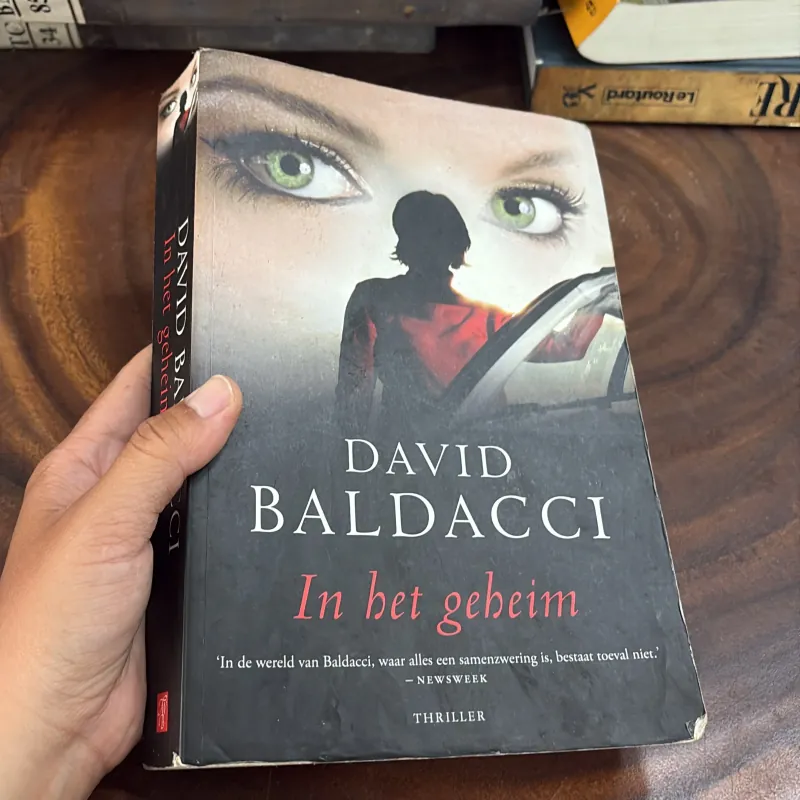 II Sách Ngoại Văn (Tiếng Hà Lan): In Het Geheim - David Baldacci 1040987