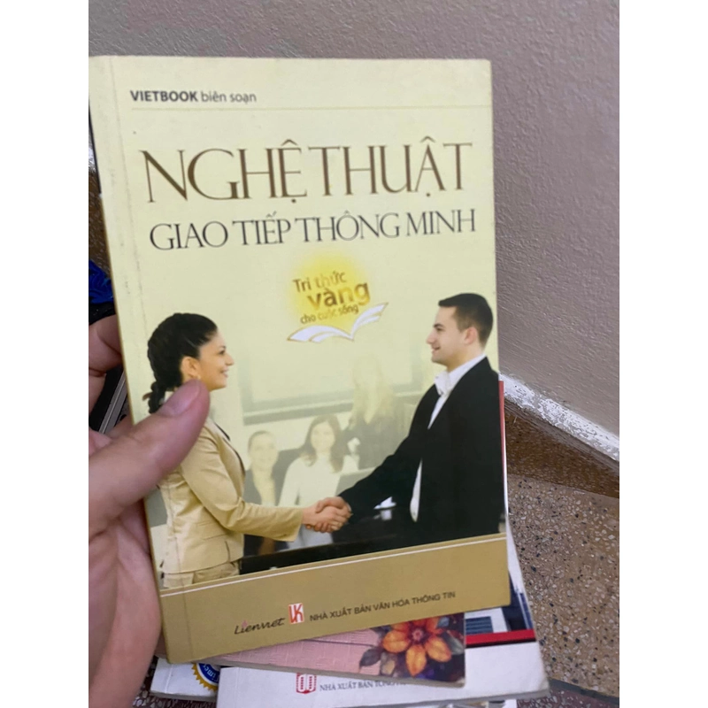 Sách Nghệ thuật giao tiếp thông minh - Vietbook biên soạn 313293