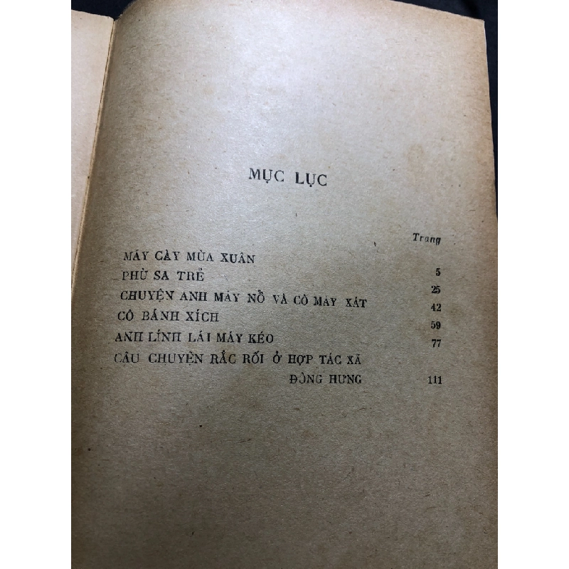 Phù sa trẻ mới 60% ố nặng có dấu mộc và viết nhẹ trang đầu 1977 Nhiều tác giả HPB0906 SÁCH VĂN HỌC 162207