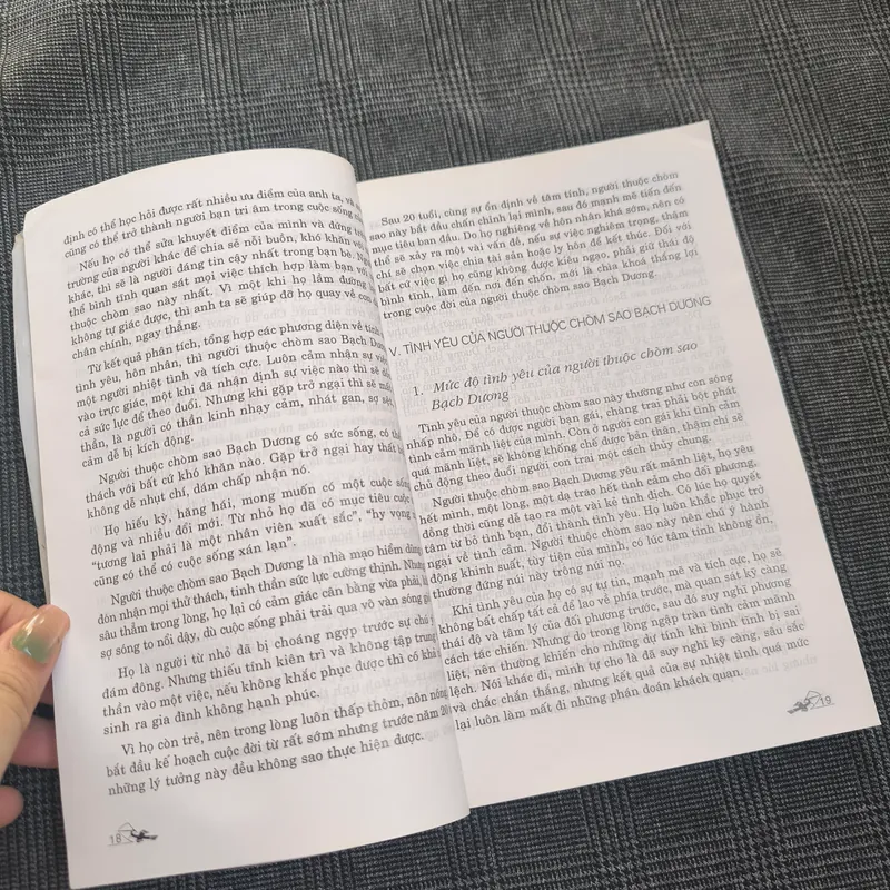 Sách Chiêm tinh học - 12 Chòm sao & Tính cách con người - Giá bìa 68k 319973