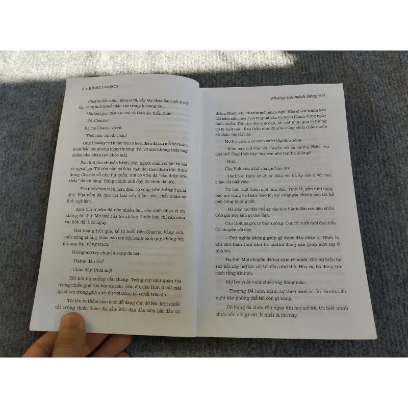 KHOẢNG TRỜI MÊNH MÔNG - KIRBY LARSON 574347