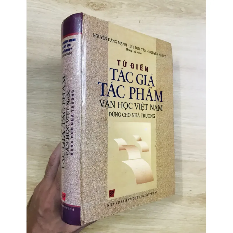 TỪ ĐIỂN TÁC GIẢ TÁC PHẨM VĂN HỌC DÙNG TRONG NHÀ TRƯỜNG 593651