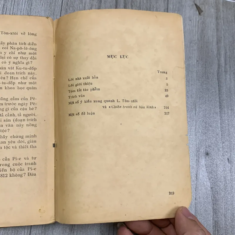 Chiến tranh và hoà bình, tác phẩm chọn lọc dùng trong nhà trường. 10a2 1025744