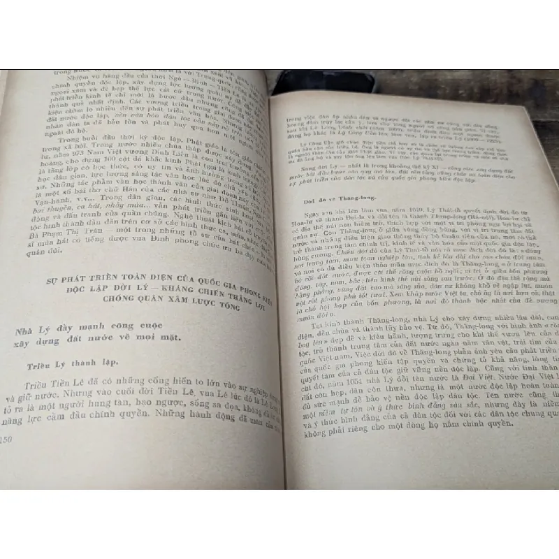 Lịch sử Việt Nam - chủ biên Nguyễn Khánh Toàn ( trọn bộ 2 tập ) 127388