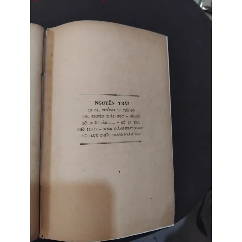 Nguyễn Trãi nhà văn học và chính trị thiên tài  1020307