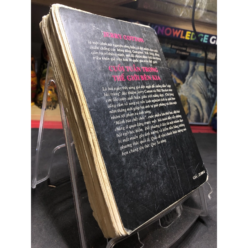 Cuối tuần trong thế giới bên kia theo dấu chân cảnh sát điều tra 1999 mới 65% bẩn bung gáy bìa xấu Kiều Hoa HPB0906 SÁCH VĂN HỌC 914785