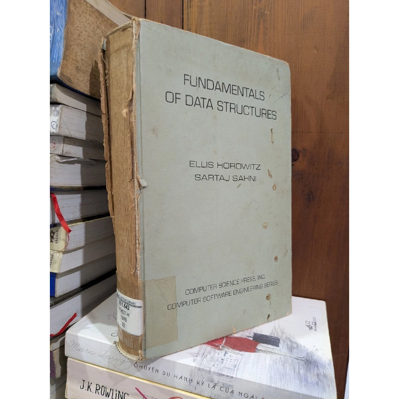 Fundamentals of data structures 779052