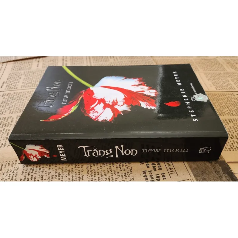 TRĂNG NON - NXB Trẻ 2009, nữ nhà văn Stephanie Meyer 704301