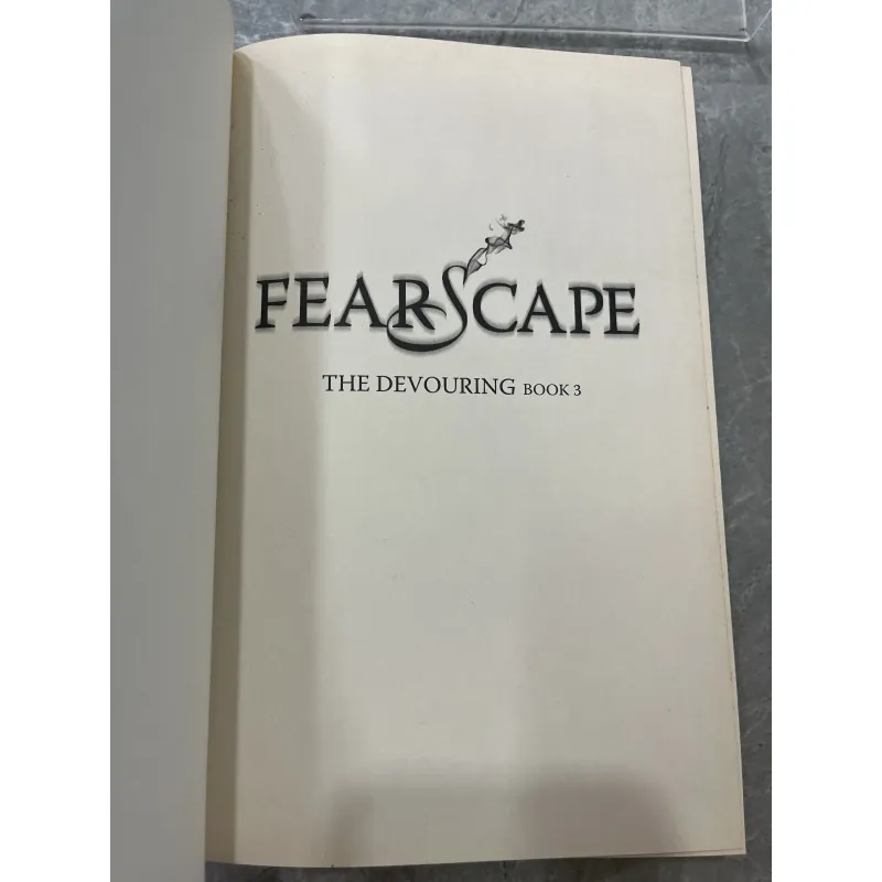 THE DEVOURING (2 tập) - SIMON HOLT 759992