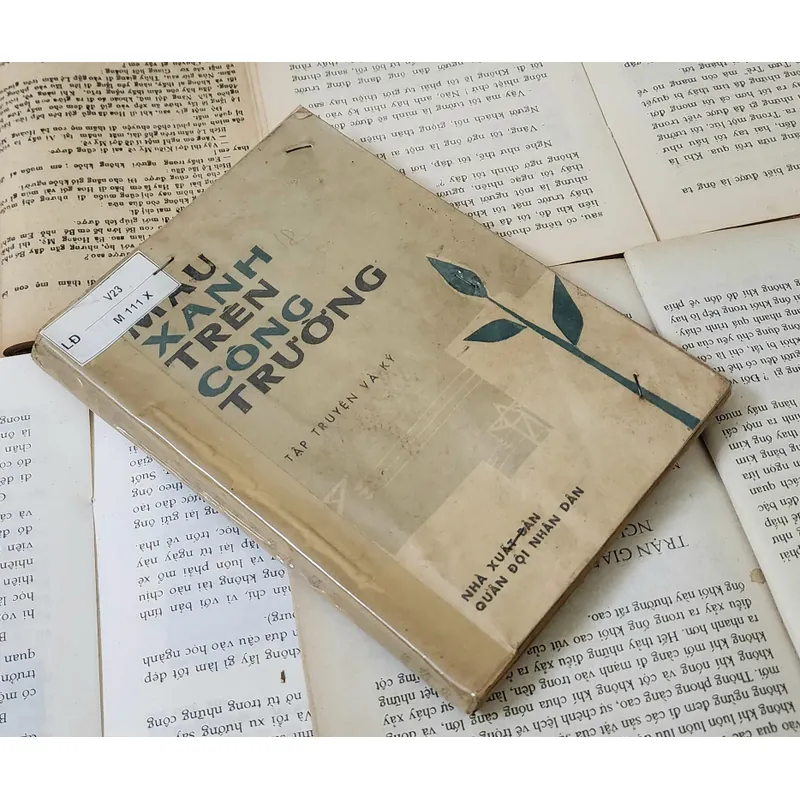 Màu xanh trên công trường, tập truyện và ký của Nhà xuất bản Quân Đội Nhân Dân.  703893