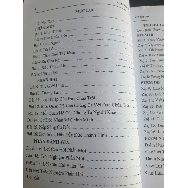 Sách Song Ngữ Tiếng Việt - H'Mông Chúng Ta Tin Pew Ntseeg mới 90% 641180