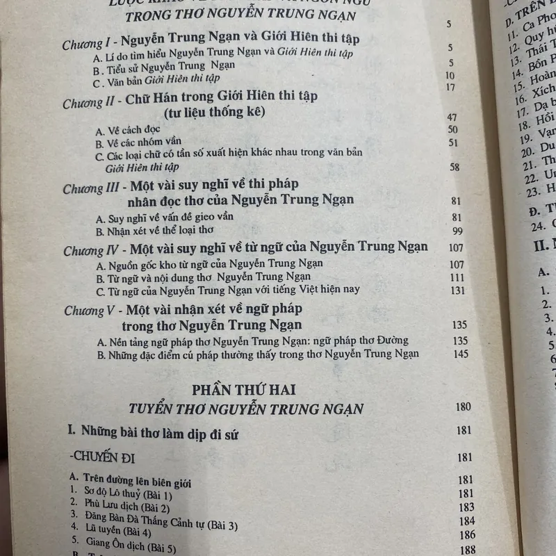 ẢNH HƯỞNG LÍ VĂN HÁN TRẦN QUA THƠ VÀ NGÔN NGỮ THƠ  572261