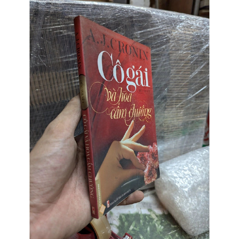 Cô Gái Và Hoa Cẩm Chướng - A.J.Cronin 449402