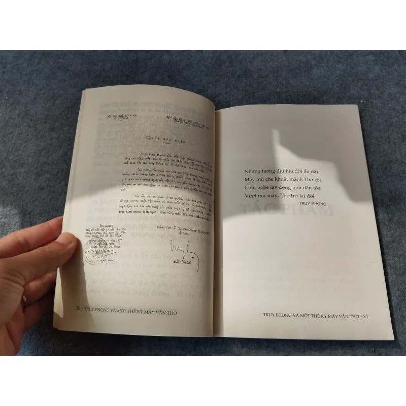 TRUY PHONG VÀ MỘT THẾ KỶ MẤY VẦN THƠ 719926