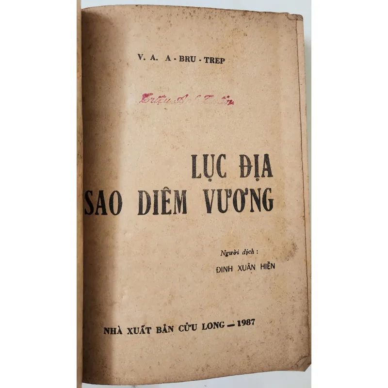 LỤC ĐỊA SAO DIÊM VƯƠNG -
V. A. A - Bru - Trep
-
Dịch giả: Đinh Xuân Hiền  719089