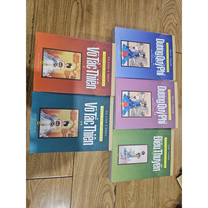 Combo 3 bộ gồm võ tắc thiên + dương quý phi + điêu thuyền 
550k 497153