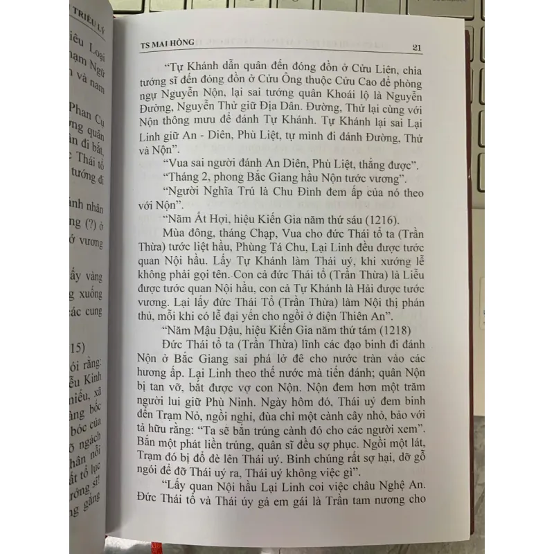 GIÁN NGHỊ ĐẠI PHU LẠI LINH BẬC TRUNG THẦN TRIỀU LÝ - TS. MAI HỒNG (CHỦ BIÊN) 722914