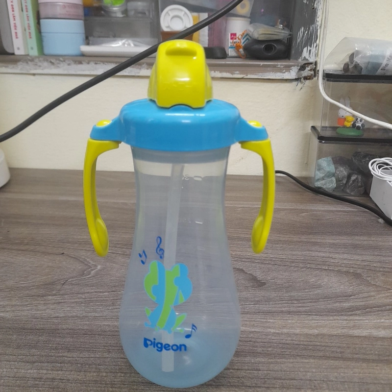 Bình nước trẻ em Pigeon - Mới 99% 494502